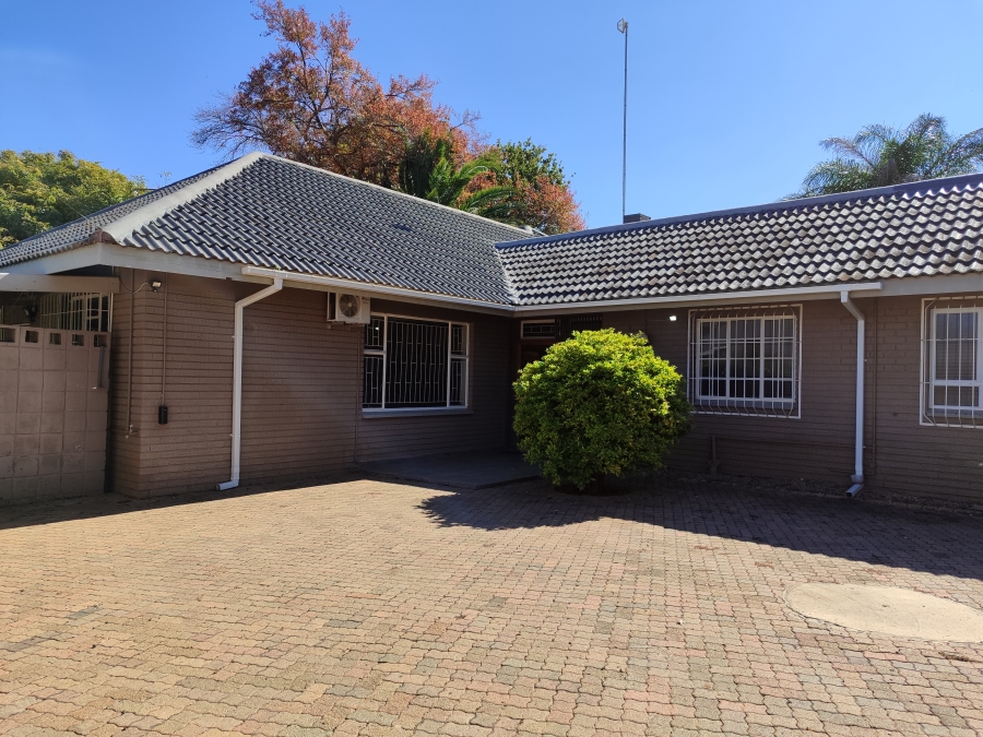 5 Bedroom Property for Sale in Stilfontein North West